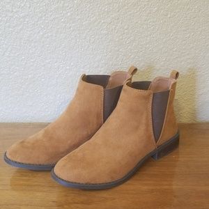 Womens City Streets booties